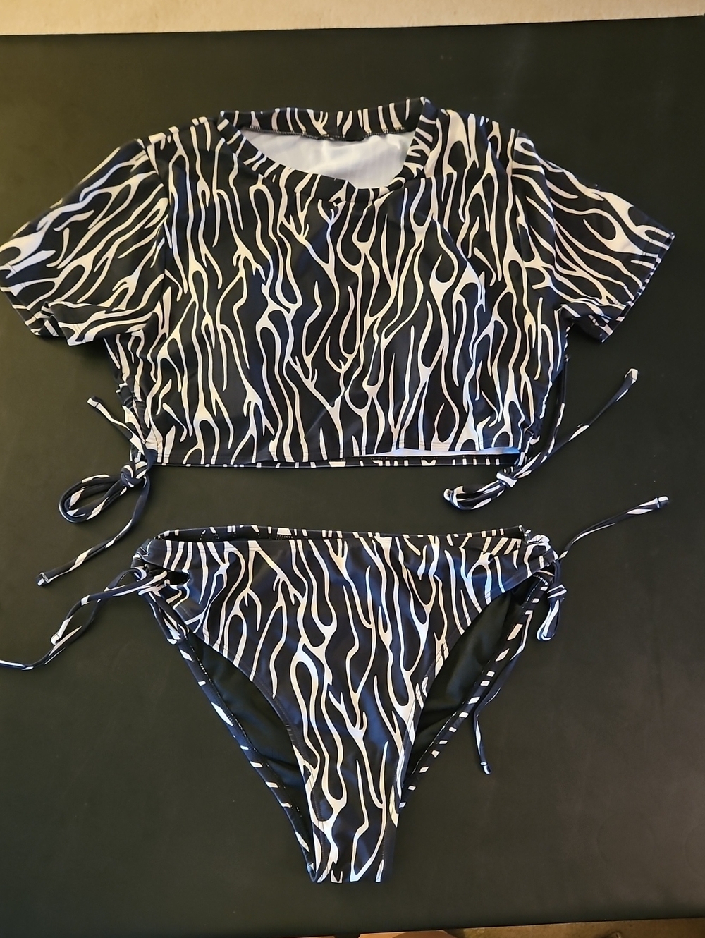 SHEIN Black & Cream Wave-Print Crop Bikini Set